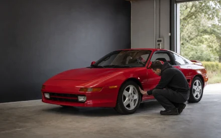 Illustration générée d’une Toyota MR2 rouge dans un atelier